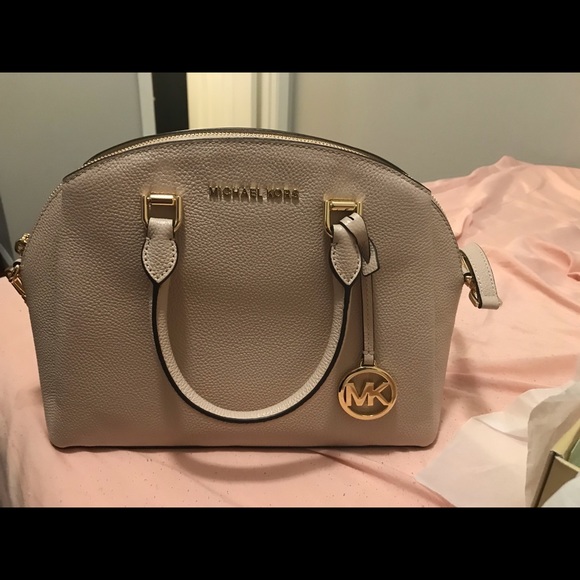 Rose gold size 9.5 Michael kors shoes & purse - Picture 4 of 5